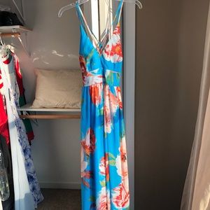 Long floral dress. Size: 2